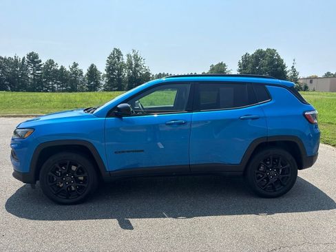 Used 2025 Jeep Compass Latitude w/ Altitude Special Edition AWD/4WD image 4