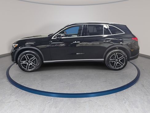 Used 2026 Mercedes-Benz GLC 300 4MATIC image 9