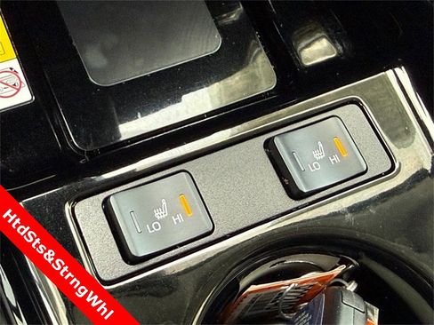 Used 2022 Toyota Prius XLE image 28