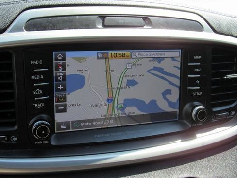 Used 2019 Kia Sorento SX image 16