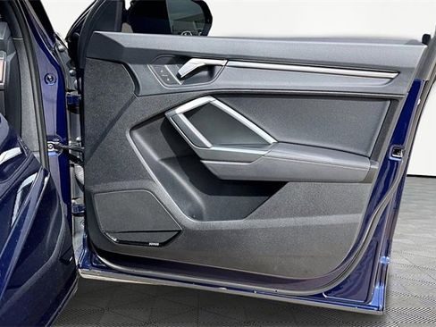 Used 2024 Audi Q3 2.0T Premium Plus w/ Premium Plus Package image 19