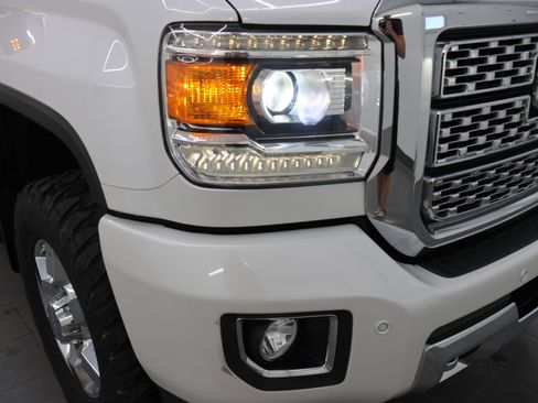 Used 2019 GMC Sierra 3500 Denali w/ Duramax Plus Package AWD/4WD image 22