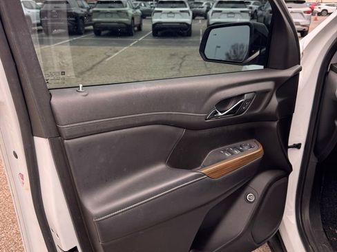 Used 2022 GMC Acadia SLE w/ Driver Convenience Package image 13