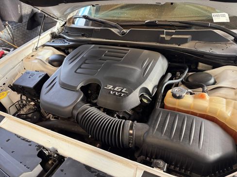 Used 2019 Dodge Challenger SXT image 17