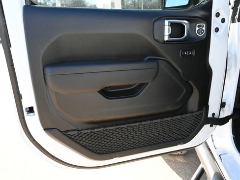 New 2026 Jeep Gladiator Sport image 7