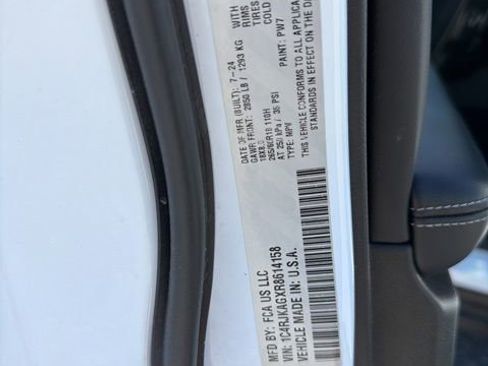 Used 2024 Jeep Grand Cherokee L Laredo w/ Trailer Tow Package image 10