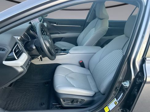 Used 2024 Toyota Camry SE FWD image 11