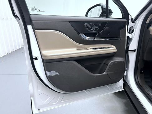 Used 2023 Lincoln Corsair AWD image 9