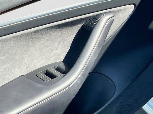 Used 2023 Tesla Model 3 Standard Range image 17