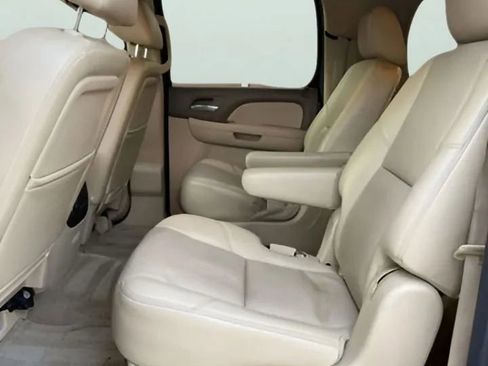 Used 2011 Chevrolet Suburban LTZ image 30