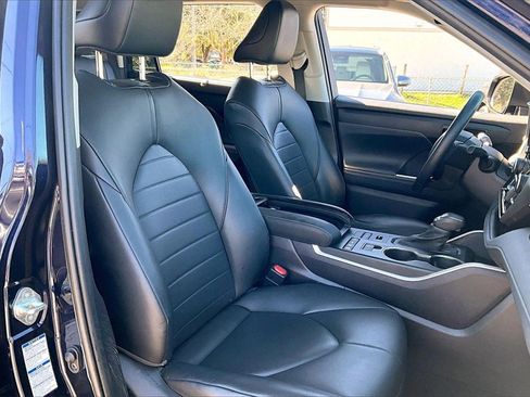 Used 2020 Toyota Highlander XLE image 30