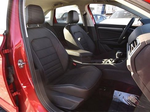 Certified 2024 Volkswagen Jetta SE w/ Panoramic Sunroof Package image 21