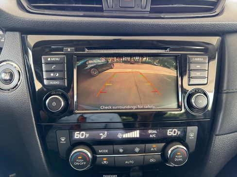 Used 2018 Nissan Rogue SV FWD image 27