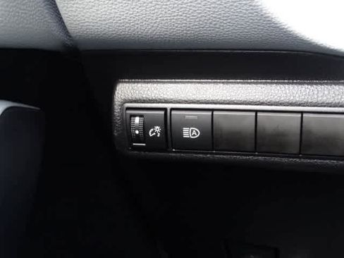 Used 2025 Toyota Corolla SE image 40