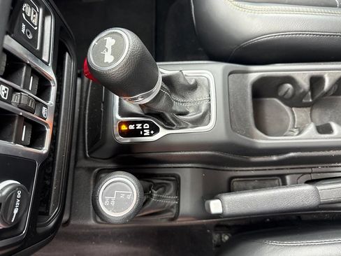 Used 2025 Jeep Wrangler Unlimited Sahara w/ Technology Group AWD/4WD image 36