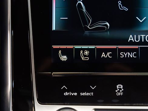 Used 2023 Audi Q7 3.0T Prestige w/ Prestige Package image 15