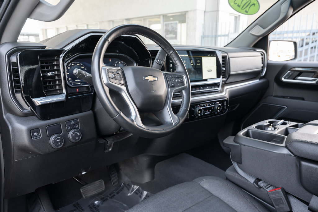 Used 2025 Chevrolet Silverado 1500 LT w/ LPO, Dark Essentials Package RWD image 18