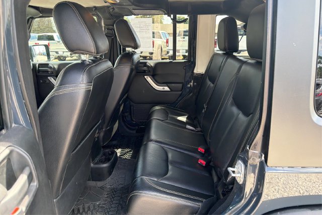Used 2017 Jeep Wrangler Unlimited Rubicon w/ Connectivity Group AWD/4WD image 10