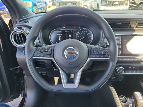 Used 2019 Nissan Kicks SV image 22