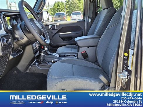 New 2025 Jeep Gladiator Sport image 6