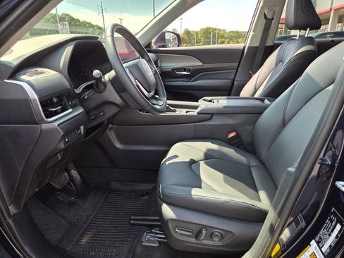 Certified 2025 Toyota Grand Highlander FWD image 5