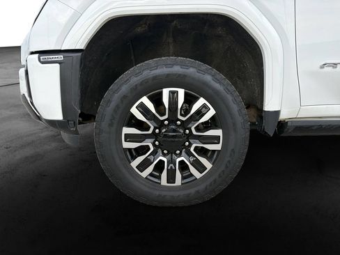 Used 2024 GMC Sierra 3500 AT4 w/ AT4 Premium Plus Package AWD/4WD image 12