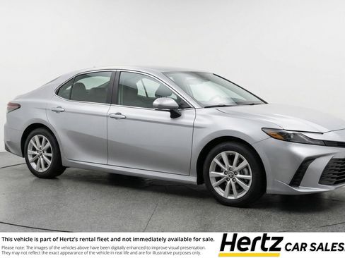 Used 2025 Toyota Camry LE image 1