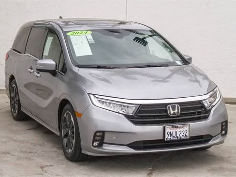 Used 2024 Honda Odyssey Elite image 3