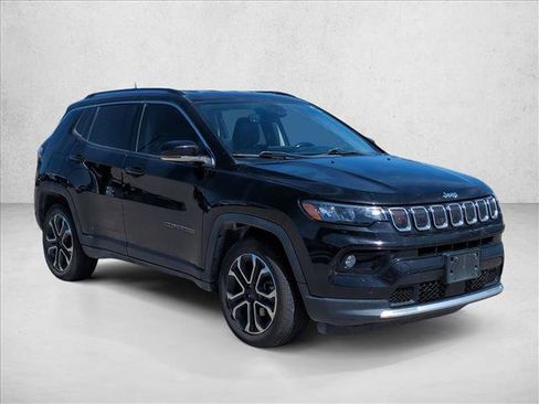 Used 2022 Jeep Compass Limited image 3