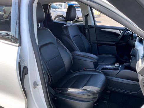 Used 2022 Ford Escape SEL w/ Technology Package image 8