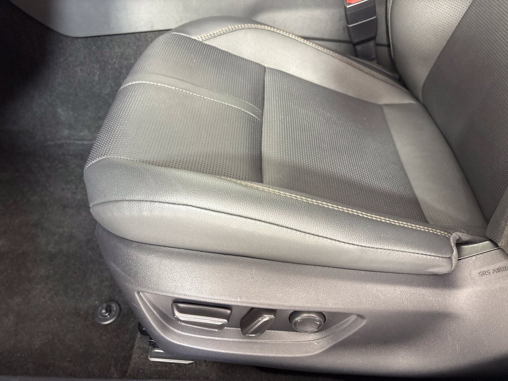 Used 2025 Toyota Camry XLE FWD image 15