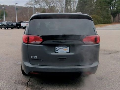 Used 2020 Chrysler Pacifica Touring-L w/ Advanced Safetytec Group image 7