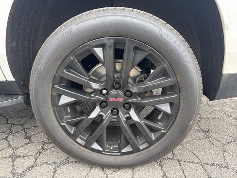 Used 2021 GMC Yukon Denali w/ LPO, Illumination Package AWD/4WD image 17