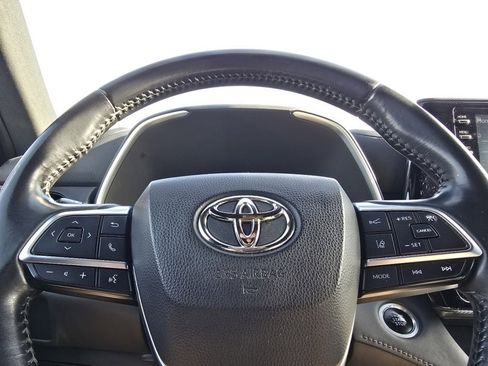 Used 2021 Toyota Highlander XSE image 23