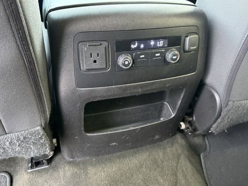 Used 2016 GMC Yukon XL SLE w/ Convenience Package image 28