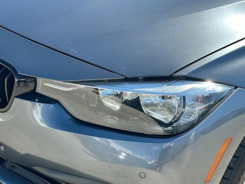 Used 2017 BMW 320i Sedan RWD image 30