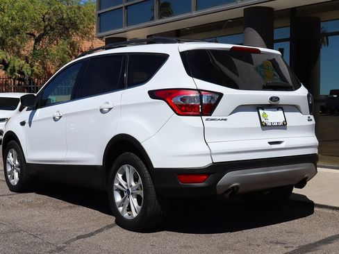 Used 2017 Ford Escape SE w/ Equipment Group 201A AWD/4WD image 9