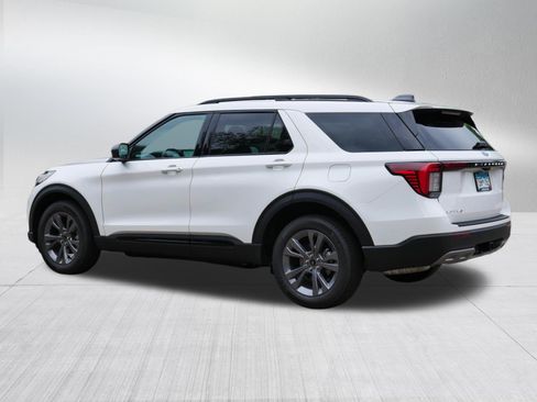 Used 2026 Ford Explorer Active w/ Active Comfort Package AWD/4WD image 5