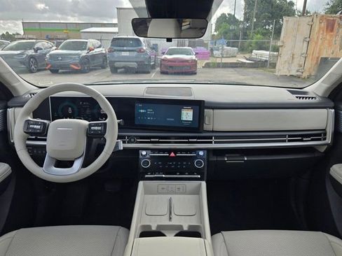 Used 2025 Hyundai Santa Fe SEL FWD image 24