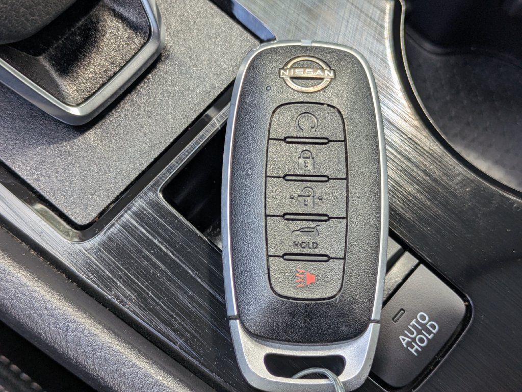 Used 2025 Nissan Rogue SV FWD image 26