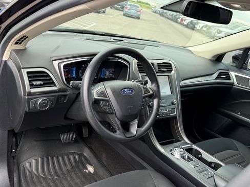 Used 2020 Ford Fusion SE image 4