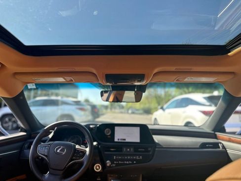Used 2023 Lexus ES 250 w/ Premium Package image 7