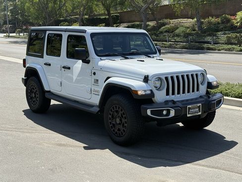 Used 2019 Jeep Wrangler Unlimited Sahara AWD/4WD image 11