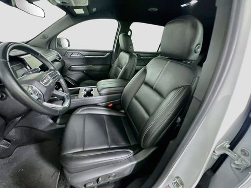 Used 2024 GMC Acadia Elevation AWD/4WD image 13