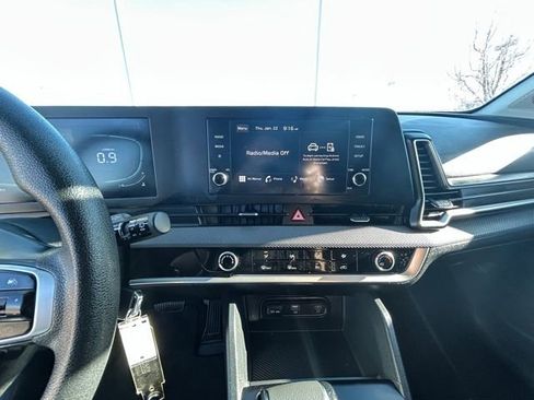 Used 2024 Kia Sportage LX image 17