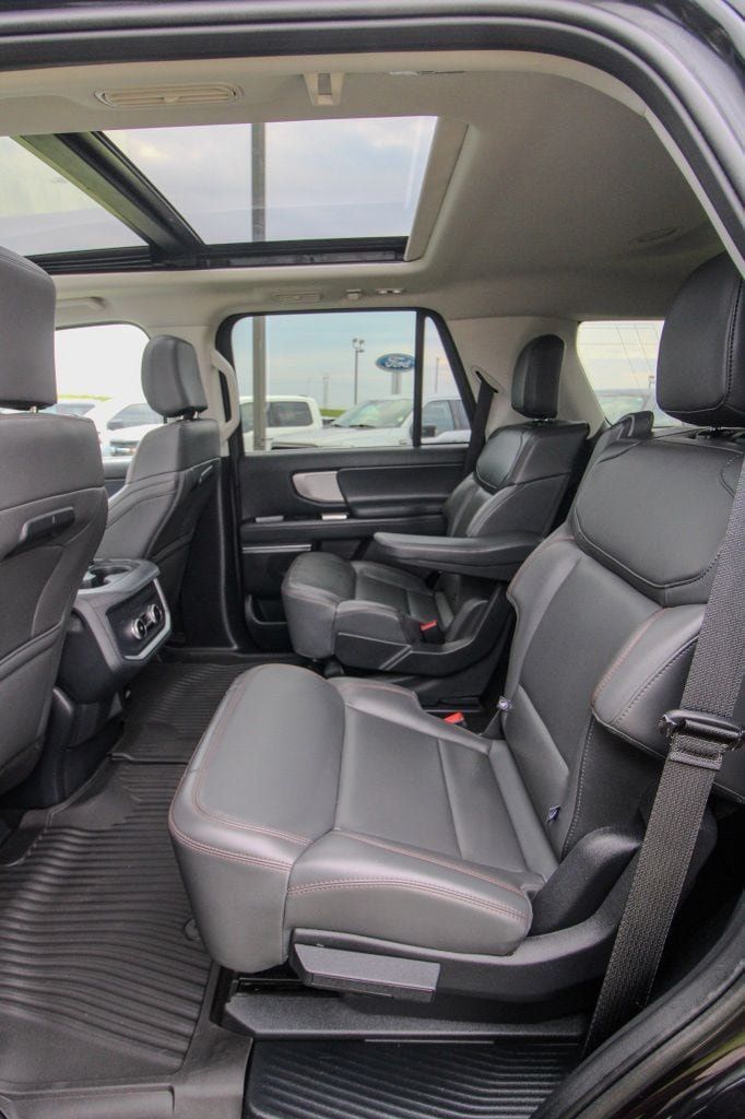 Used 2025 Ford Expedition Active AWD/4WD image 8
