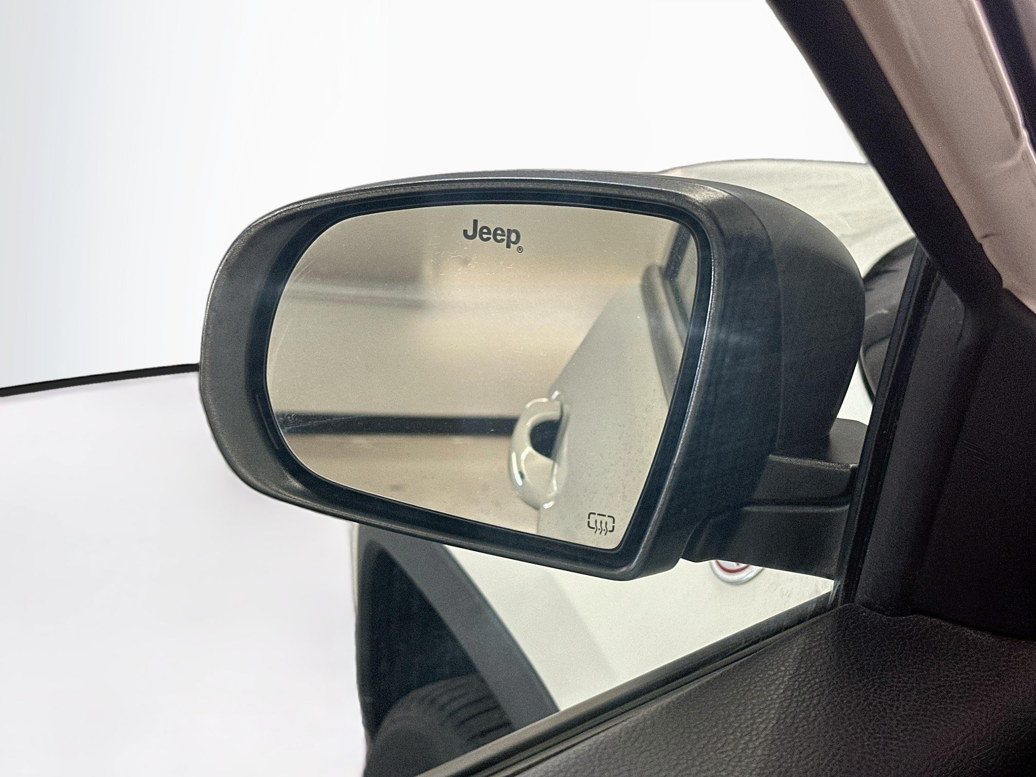 Used 2018 Jeep Compass Trailhawk w/ Navigation Group AWD/4WD image 16