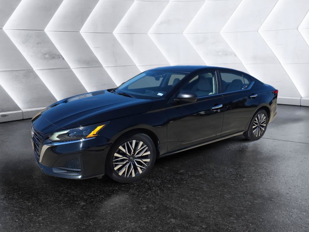 Used 2025 Nissan Altima 2.5 SV FWD image 1