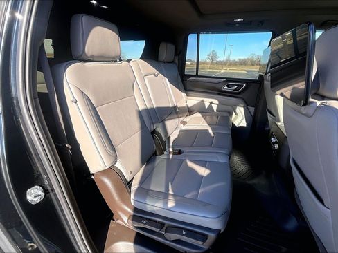 Used 2021 GMC Yukon XL SLT w/ Rear Media and Nav Package image 17