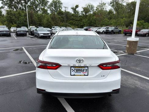 Used 2021 Toyota Camry LE FWD image 5